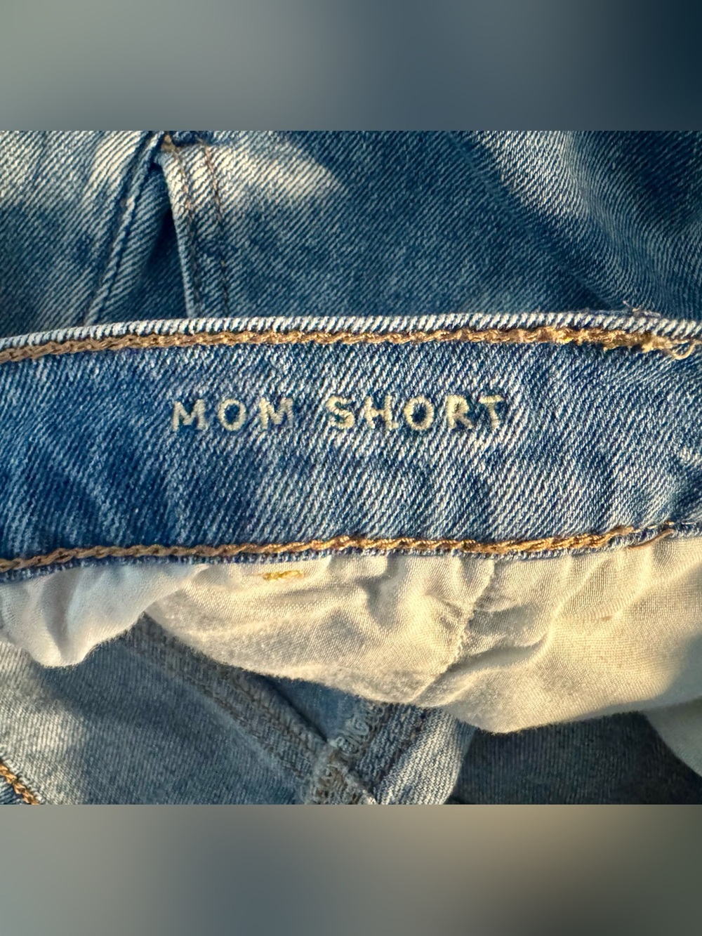 American Eagle Mom Shorts, High Rise Blue Denim, Size 6, Style 5319 - Picture 4 of 9